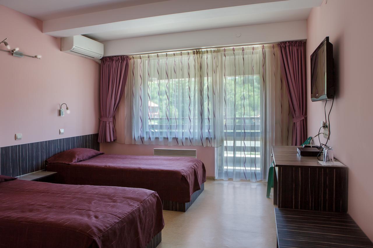 Family Hotel Kipra מראה חיצוני תמונה