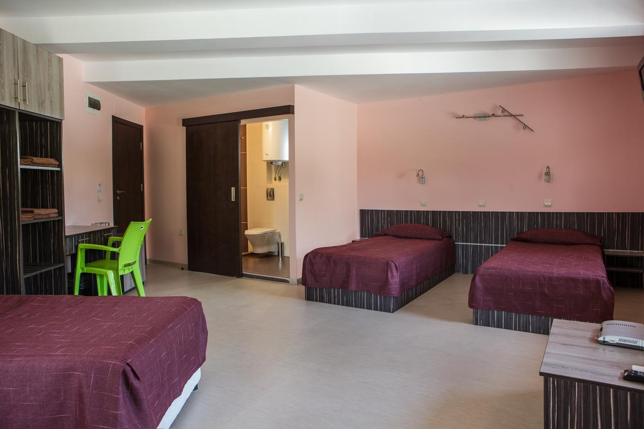 Family Hotel Kipra מראה חיצוני תמונה