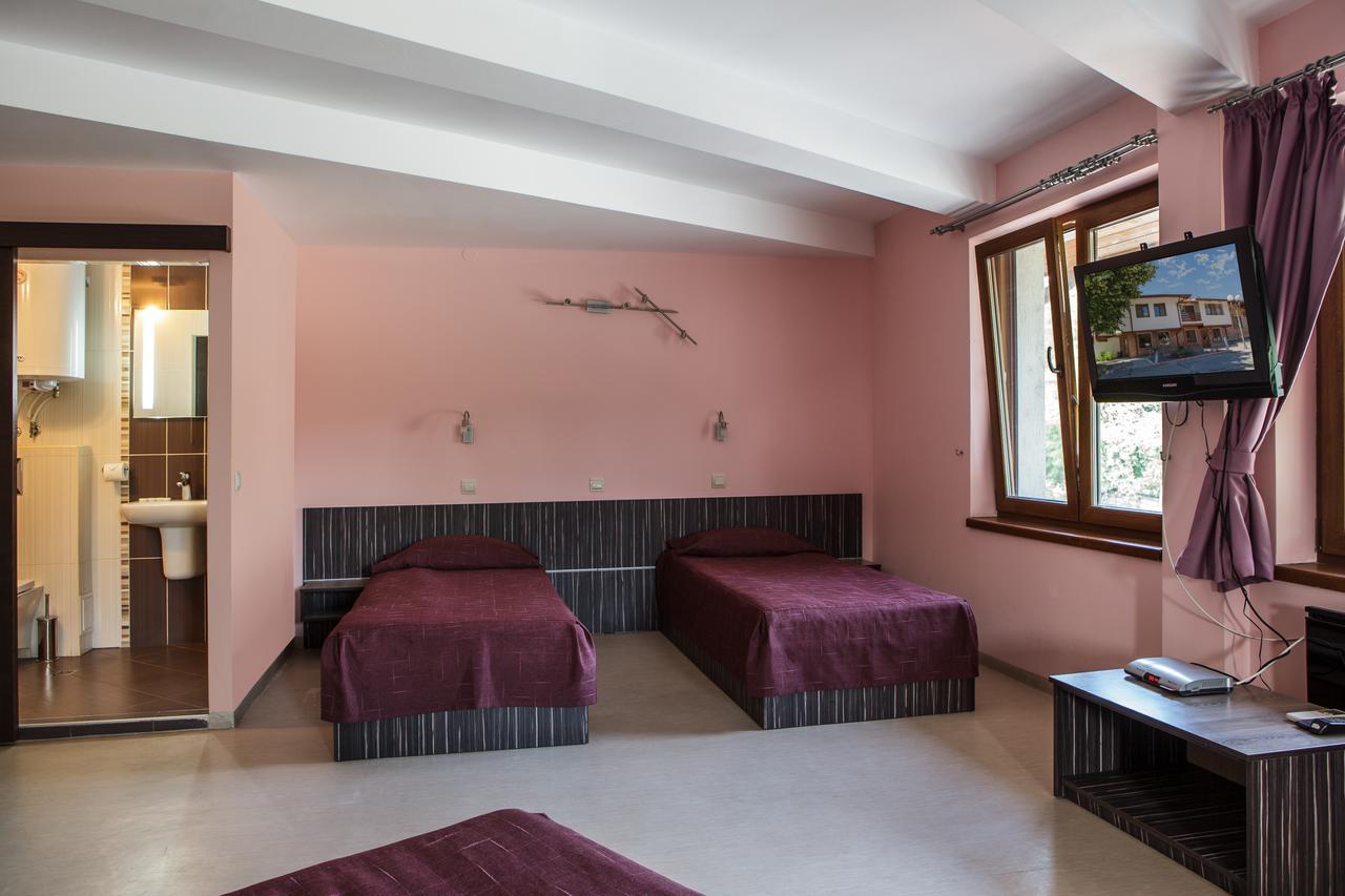 Family Hotel Kipra מראה חיצוני תמונה