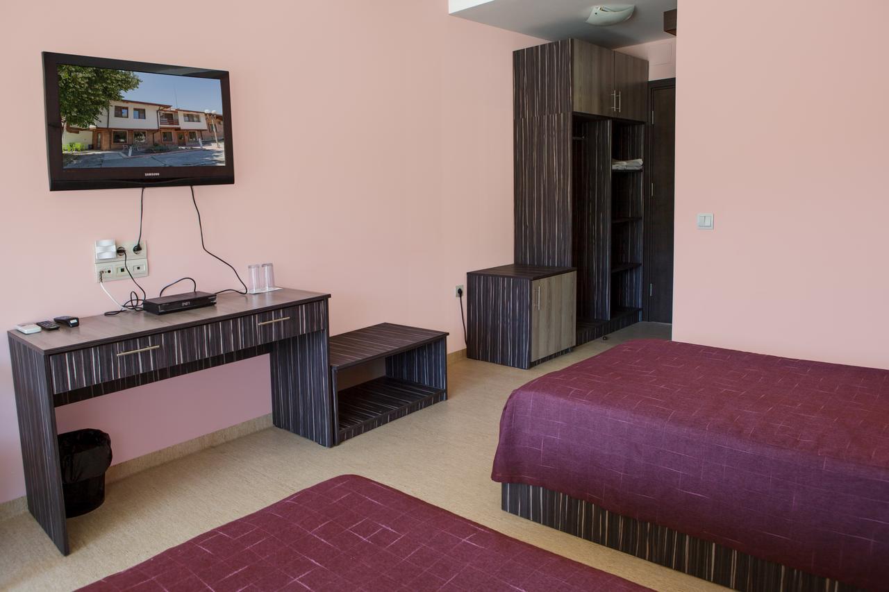 Family Hotel Kipra מראה חיצוני תמונה