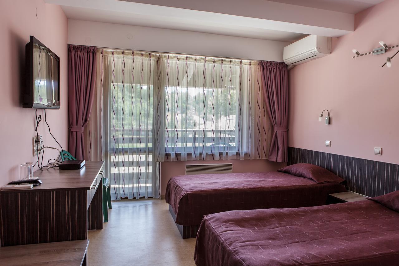 Family Hotel Kipra מראה חיצוני תמונה