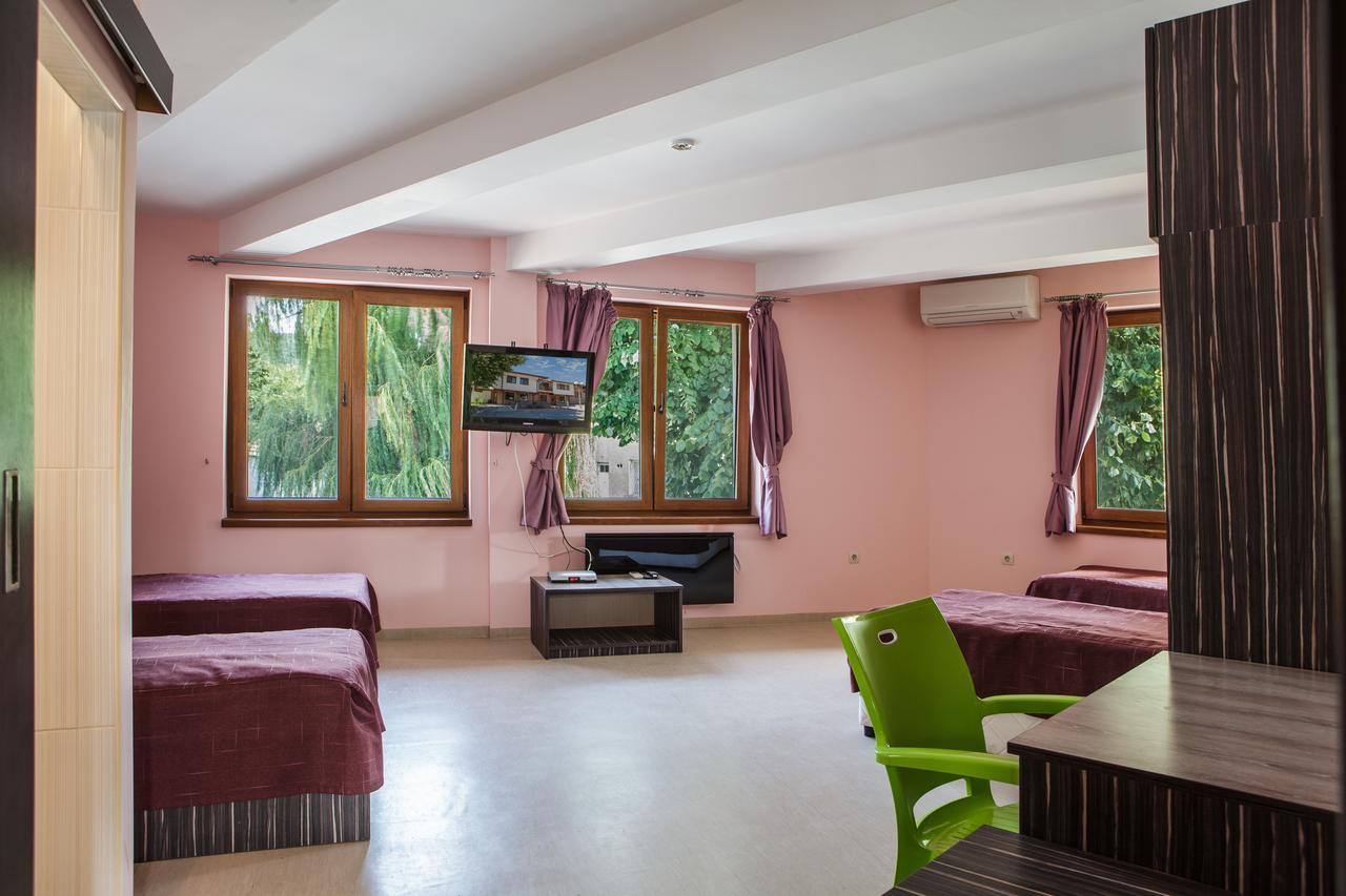 Family Hotel Kipra מראה חיצוני תמונה